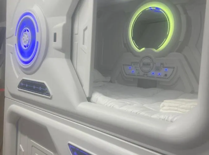 Limin Capsules Kapselhotel Valencia
