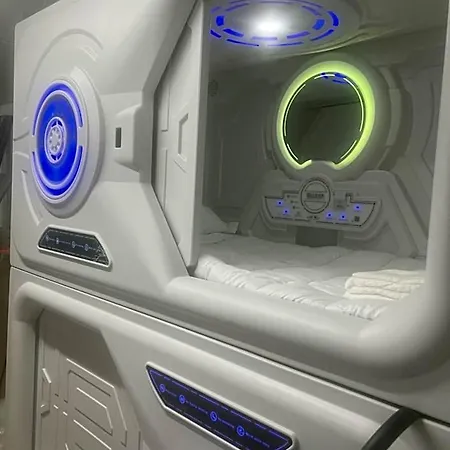 カプセルホテル Limin Capsules バレンシア